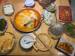 -洱火云南酸菜牛肉火锅(石景山当代商城店)