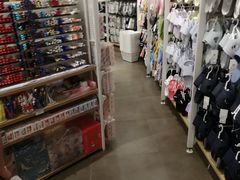 -名创优品(广州萝岗万达广场店)