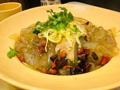爽口拉皮-锅当当铁锅炖烀饼王(长泰广场店)