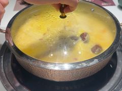 -洪氏嗨捞·猪肚鸡火锅(阳光天地店)