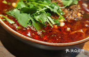 Flower-pattern Beef Noodle Soup