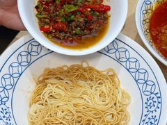 -李与白包子铺(桐梓林店)