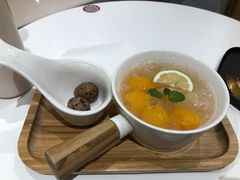 枇杷雪梨银耳羹-炖物24章·顺时轻养茶(杭州大厦店)