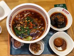 -呷佬·长沙手工米粉(金沙江路店)