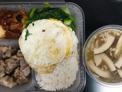 水煮牛肉拼金蒜排骨套餐-都城快餐(龙泽商业大厦店)