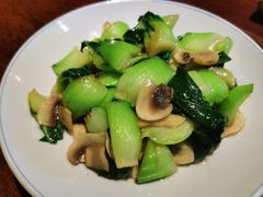 青菜炒蘑菇-大牌大·传统杭帮菜(湖滨店)