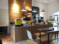 -彳亍咖啡·这里(水湾路店)