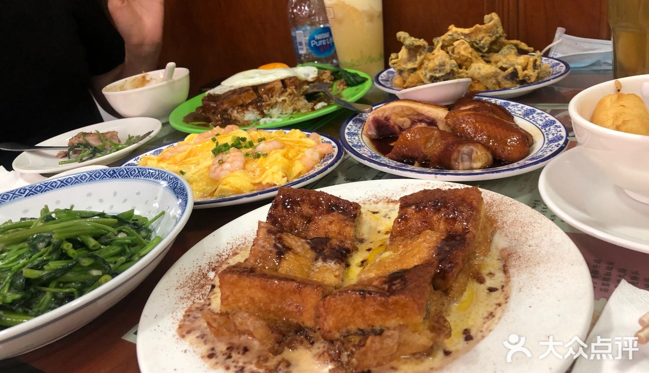 味道没有失望，腐乳空心菜、虾仁滑蛋
