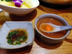 -野山舂·贵州现舂酸汤火锅(鸿通城店)