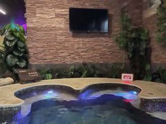 -泉城欧乐堡戏水湾艺术养生温泉