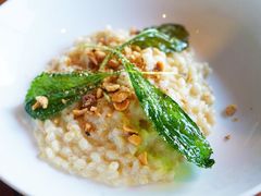 素食大麦乳酪烩饭-非常时髦餐厅VUE Restaurant(外滩茂悦大酒店)
