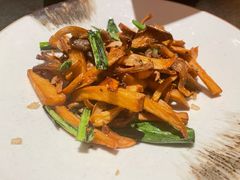 盐焗菌菇-丝路金桃·新疆菜(徐汇店)