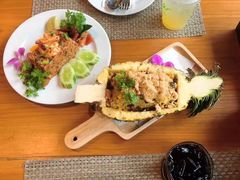 -Chom Cafe and Restaurant