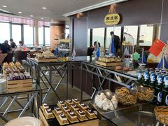 面包甜点陈列柜-汇泉王朝大饭店-旋转餐厅(南海路店)