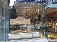 -巴黎贝甜(大宁国际商业广场店)