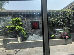 -毛辣果·贵州红酸汤牛肉火锅(西单店)