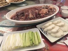 红烩整猪脸-玉华台饭庄(裕中西里小区店)