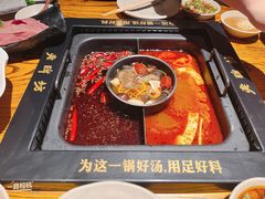 -老牌坊云南鱼豆花火锅(哈西万达店)