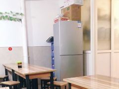 大堂-老字号杨坡红油米线腊汁肉夹馍(东四道巷店)