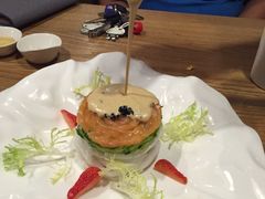 米皮三文鱼沙拉-马仕玖煲·融合菜·酥不腻烤鸭(人大店)