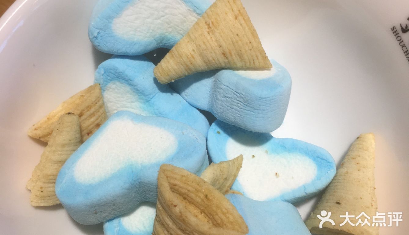 。哇噻他们家的烤鸭简直太好吃了，黄瓜的分量也很足