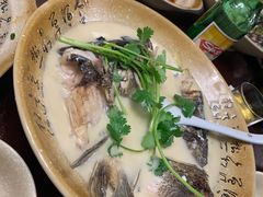 砂锅鱼头-75幢私房菜馆