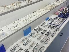 -一人多镜蔡司·依视路眼镜店(琉璃店)
