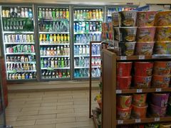 -全家便利店(新闸路二店)