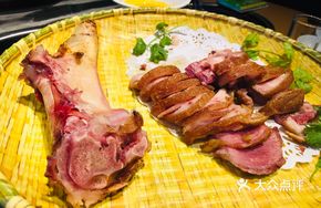 Signature King Pig Trotter