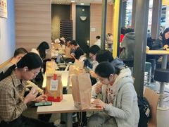 等位区-麦当劳(广州花城汇店)