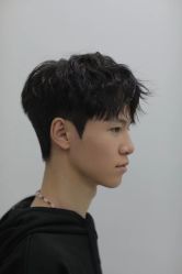 -一家只做男发烫染的店