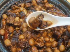花生焖黄鳝-东方之猪四更烤乳猪(金垦总店)