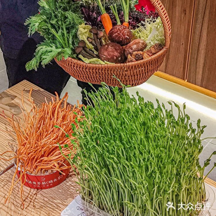 猪肚鸡烫野菜！汤底都被男朋友喝光了！