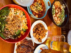 -爆炸头阿姨小四川正宗川味小吃(无任何分店)