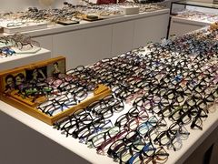 -宏宇眼镜蔡司依视路折扣店(兆佳眼镜城店)