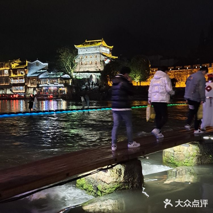 凤凰古城的夜景
