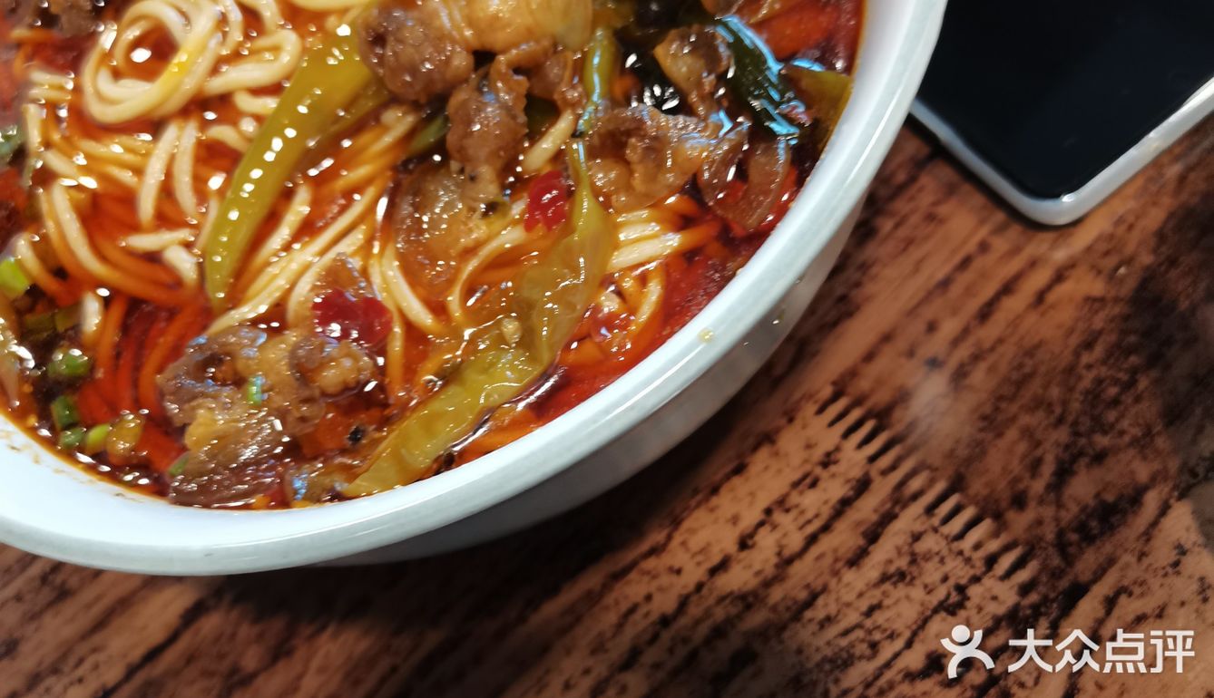 我吃的怪味面,小份的都吃的撑撑的,里面的绍子料很多