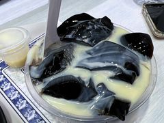 龟苓膏加炼乳-百花传统甜品店(原址店)