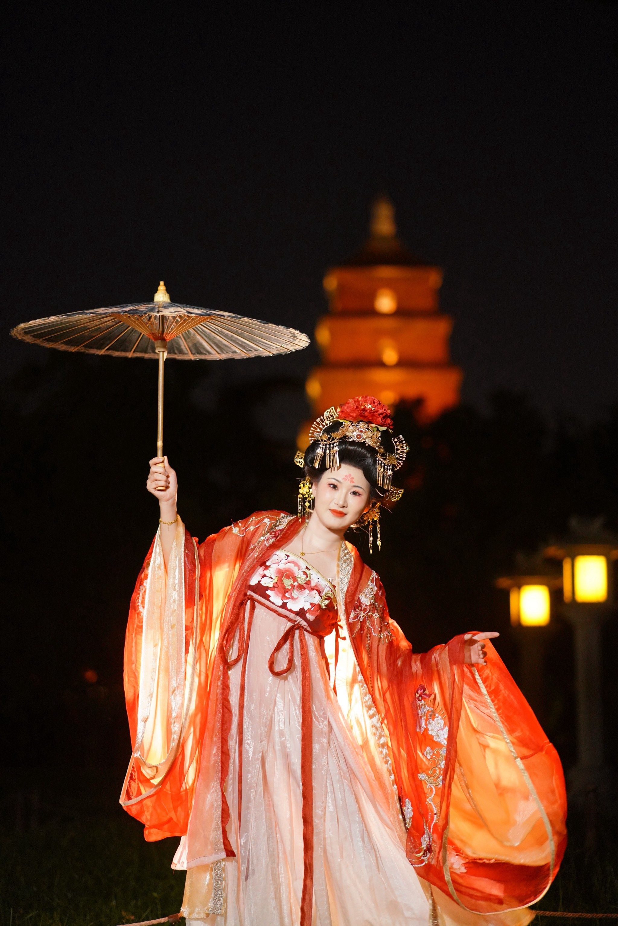 华美汉服红如火