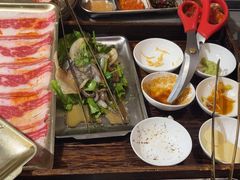 -围炉肉舍•炭烤活鳗•丹东海鲜烤肉(步行街店)