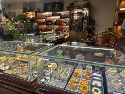 -灵彩珠宝(朗香街店)