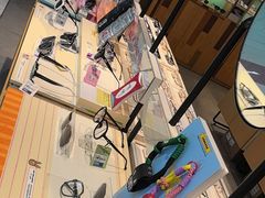 -LOOK眼镜·蔡司依视路配镜(宝山万达店)