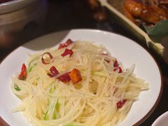 香菜梗炝土豆丝-绿茶餐厅(朝阳大悦城店)