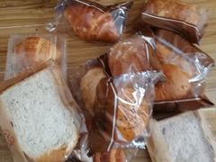 -红宝石·鲜奶小方·海派西点房(南丹店)