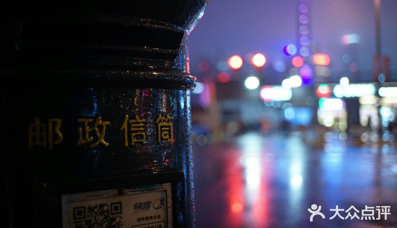 夜晚的时候它也是热闹非凡  深夜也有寂静