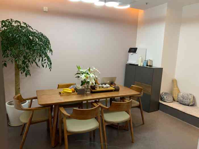 美之初纤体养生秘家(南京西路店"听朋友介绍说美之初选的外滩bfc