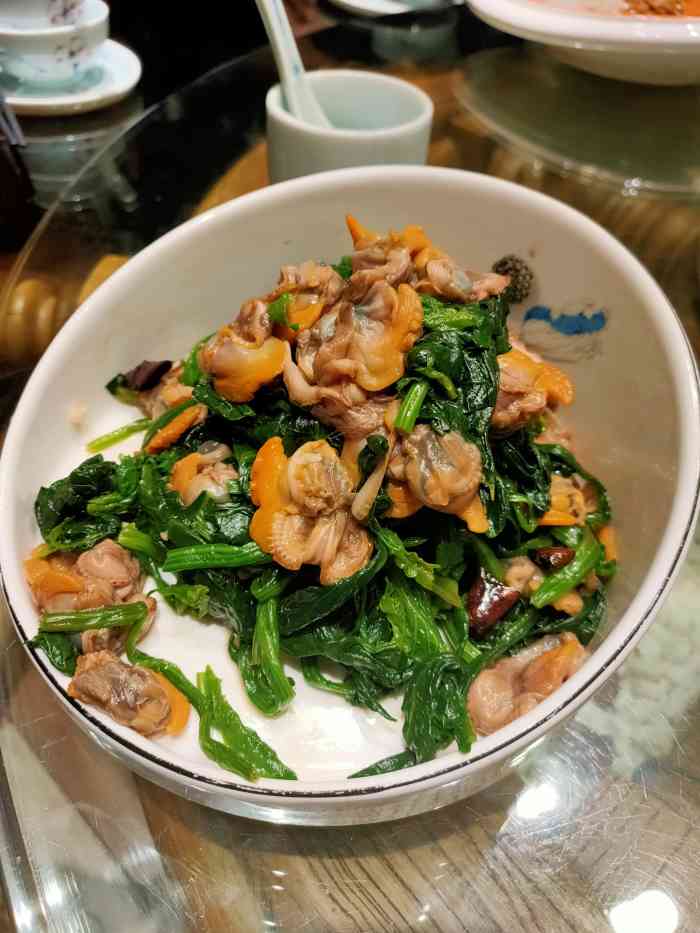 小平岛海鲜酒店(园林店)-"园林大道边上,鞍钢总院的对面,这家店经过.