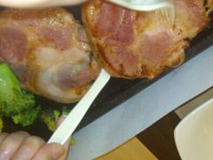 岩烤巴伐利亚烤猪肘-必胜客(漕宝路店)