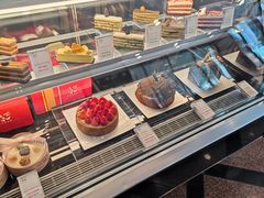 面包甜点陈列柜-大连铂尔曼酒店-铂尔曼美食廊 Pullman Deli