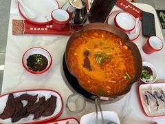 -毛辣果·贵州红酸汤牛肉火锅(西单店)